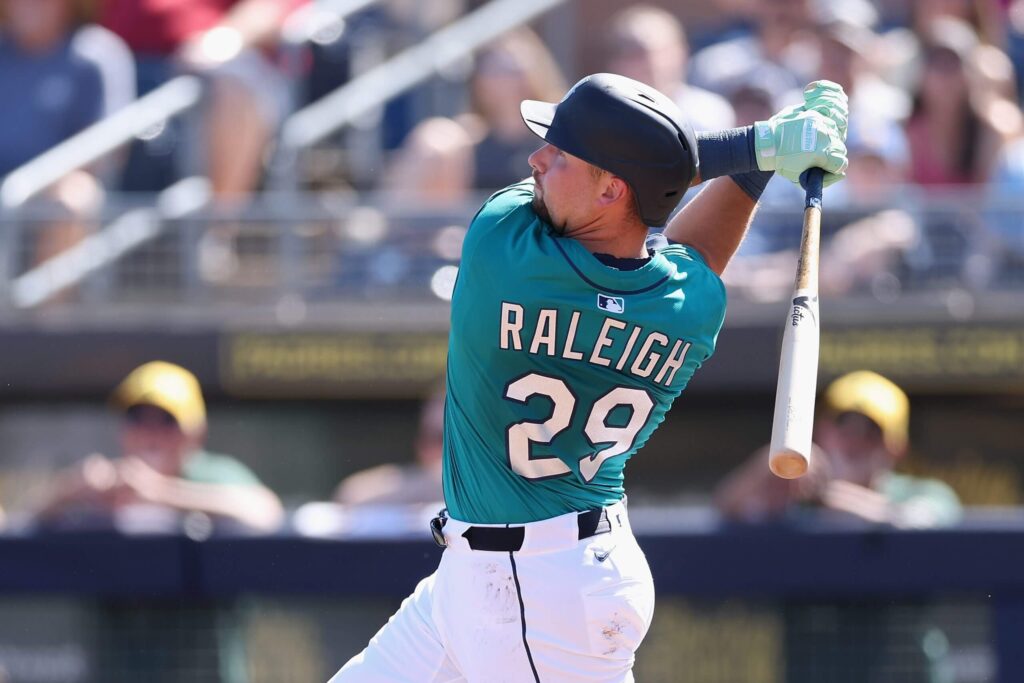Cal Raleigh: Rising Star Catcher Powering the Seattle Mariners