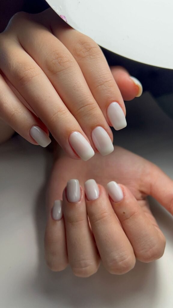 Pearl nails — an iridescent pearl-effect manicure