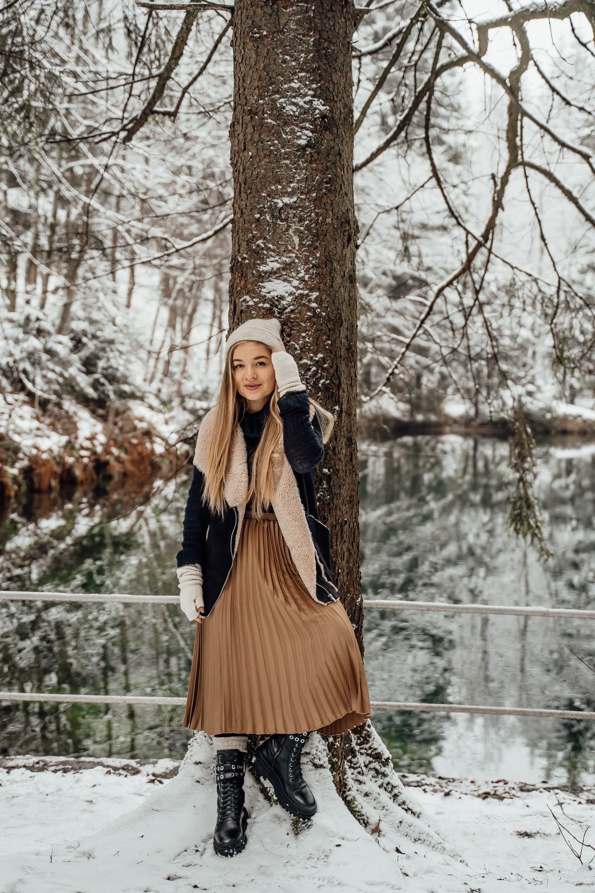 Pleated winter skirt outfit with boots